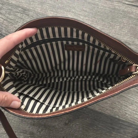 KATE SPADE Black Patent Leather w/Brown Leather Cross-Body Strap Shoulder Bag - Picture 5 of 7